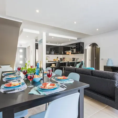 Del Conde By أذيخي