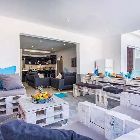 Del Conde By فيلة