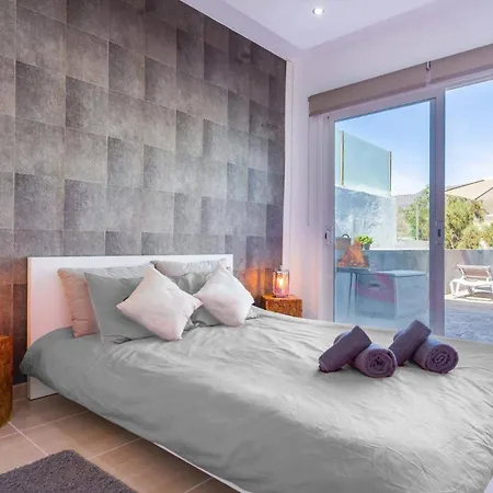 فيلة Del Conde By