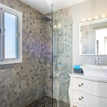 Del Conde By فيلة أذيخي